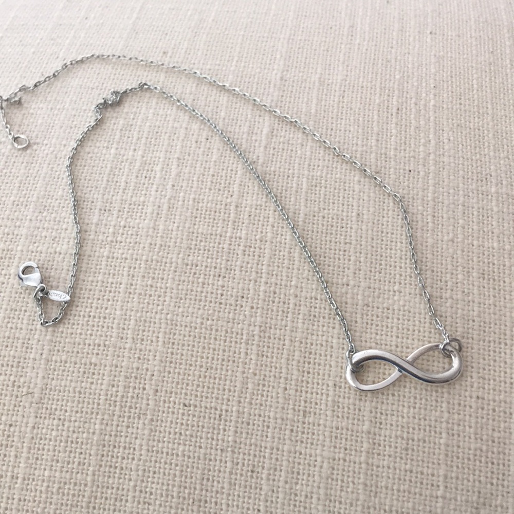 Nina ricci NR Avon  love knot Infinity necklace